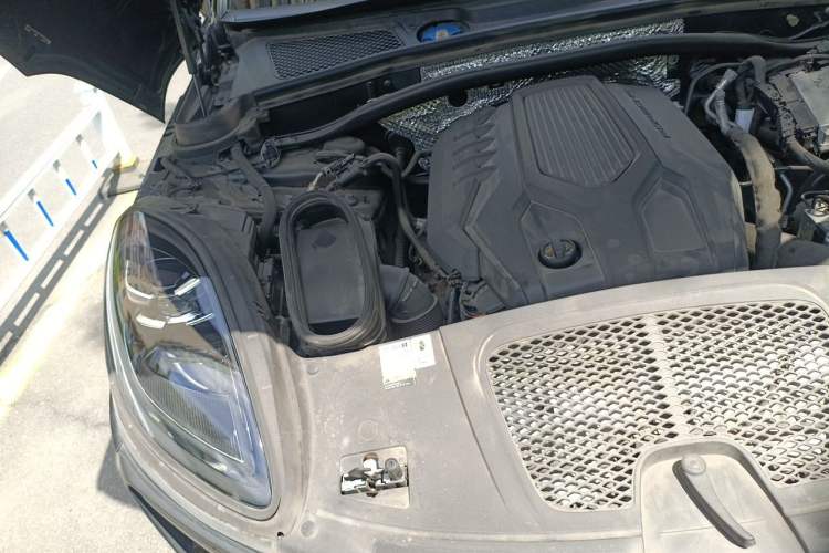 Used Porsche Macan 2023 Macan 2.0T Engine Bay Right
