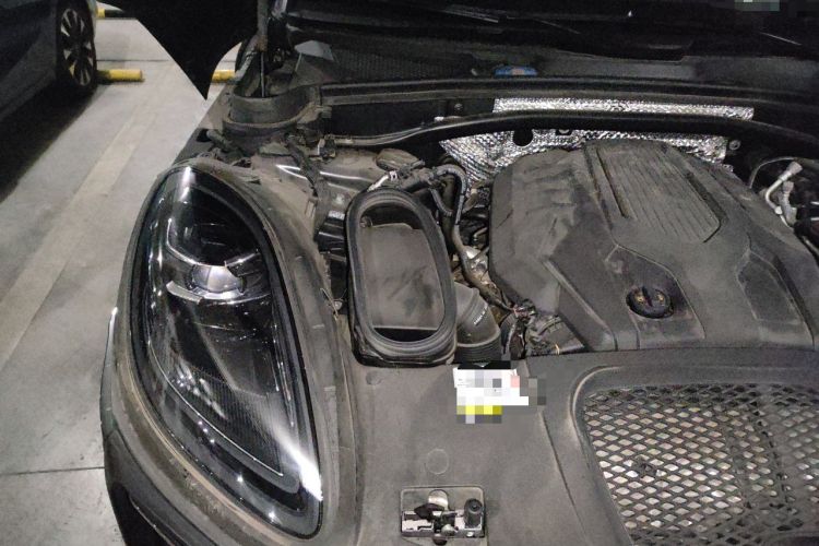Used Porsche Macan 2023 Macan 2.0T Engine Bay Right