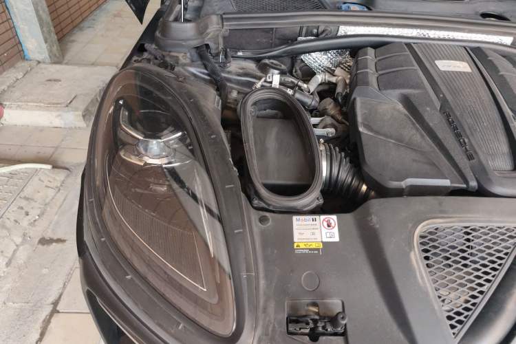 Used Porsche Macan 2023 Macan S 2.9T Engine Bay Right