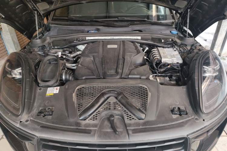 Used Porsche Macan 2023 Macan S 2.9T Engine Bay
