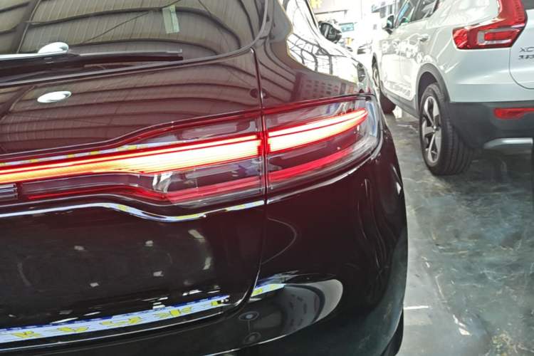 Used Porsche Macan 2023 Macan 2.0T Exterior 3