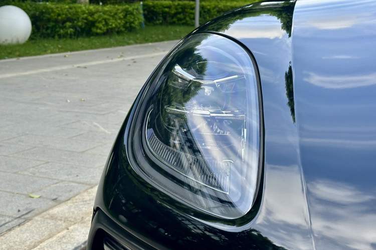 Used Porsche Macan 2023 Macan 2.0T Exterior 8