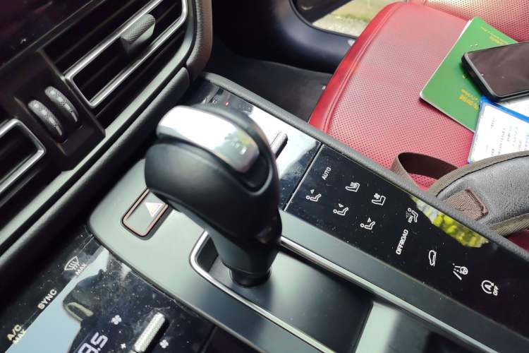 Used Porsche Macan 2023 Macan S 2.9T Gear Lever