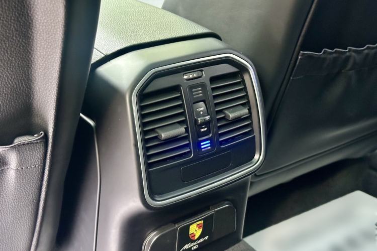 Used Porsche Macan 2023 Macan 2.0T Interior 8