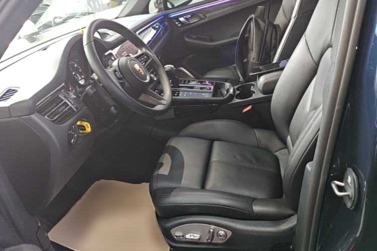 Used Porsche Macan 2023 Macan 2.0T Left Front Seat