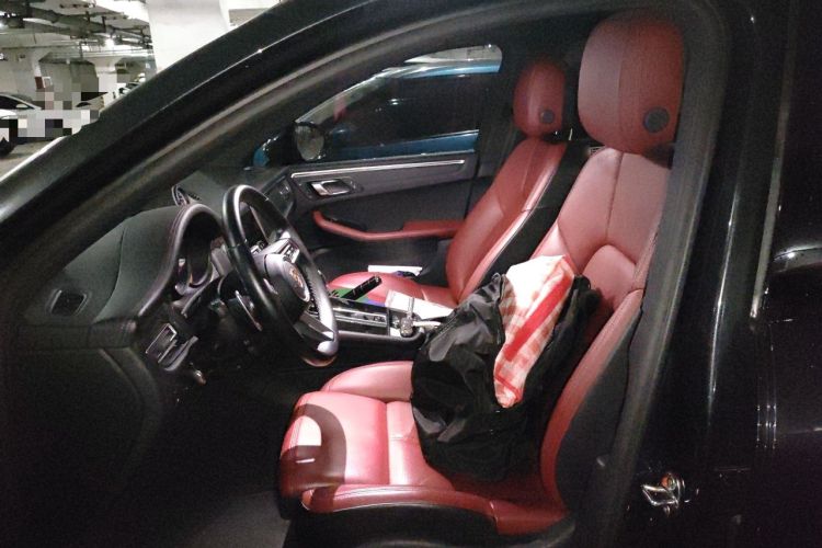 Used Porsche Macan 2023 Macan 2.0T Left Front Seat