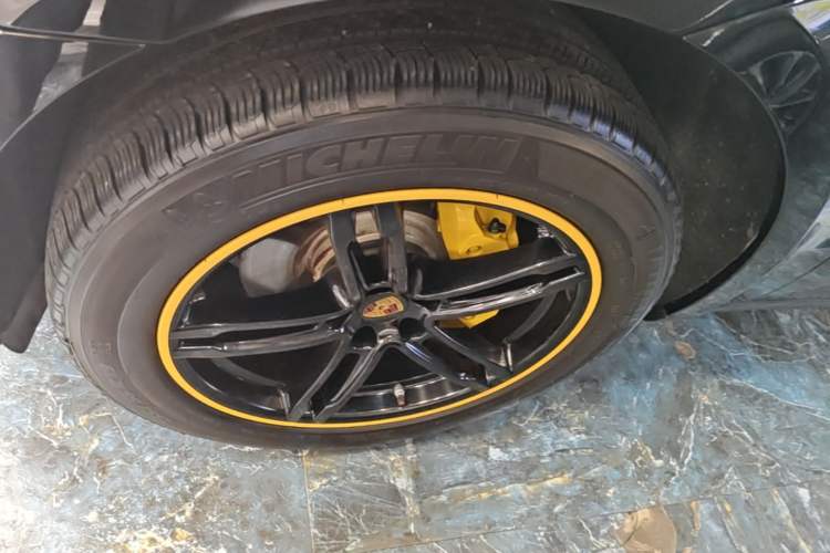Used Porsche Macan 2023 Macan 2.0T Left Front Wheel Hub