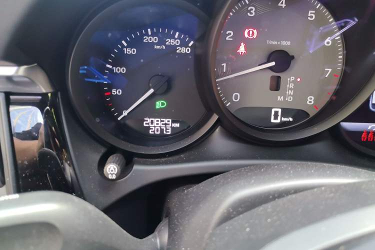 Used Porsche Macan 2023 Macan S 2.9T Odometer Close Up