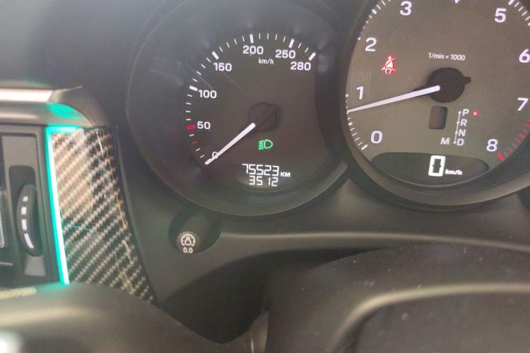 Used Porsche Macan 2023 Macan S 2.9T Odometer Close Up