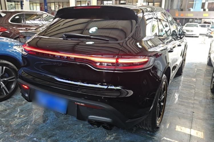 Used Porsche Macan 2023 Macan 2.0T Rear Right 45 Deg
