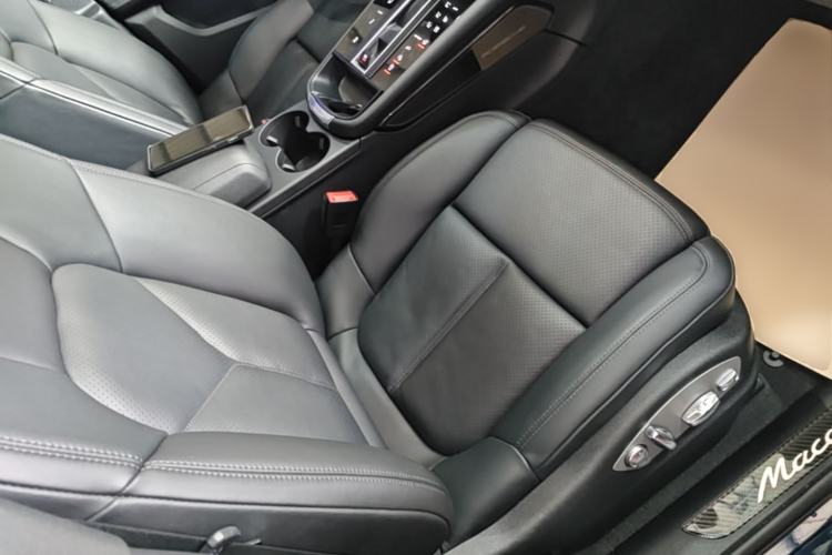 Used Porsche Macan 2023 Macan 2.0T Right Front Seat