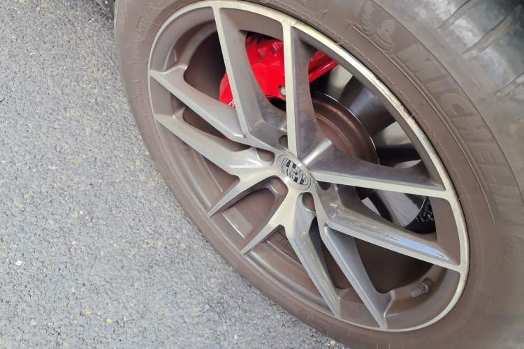 Used Porsche Macan 2023 Macan S 2.9T Right Front Wheel Hub