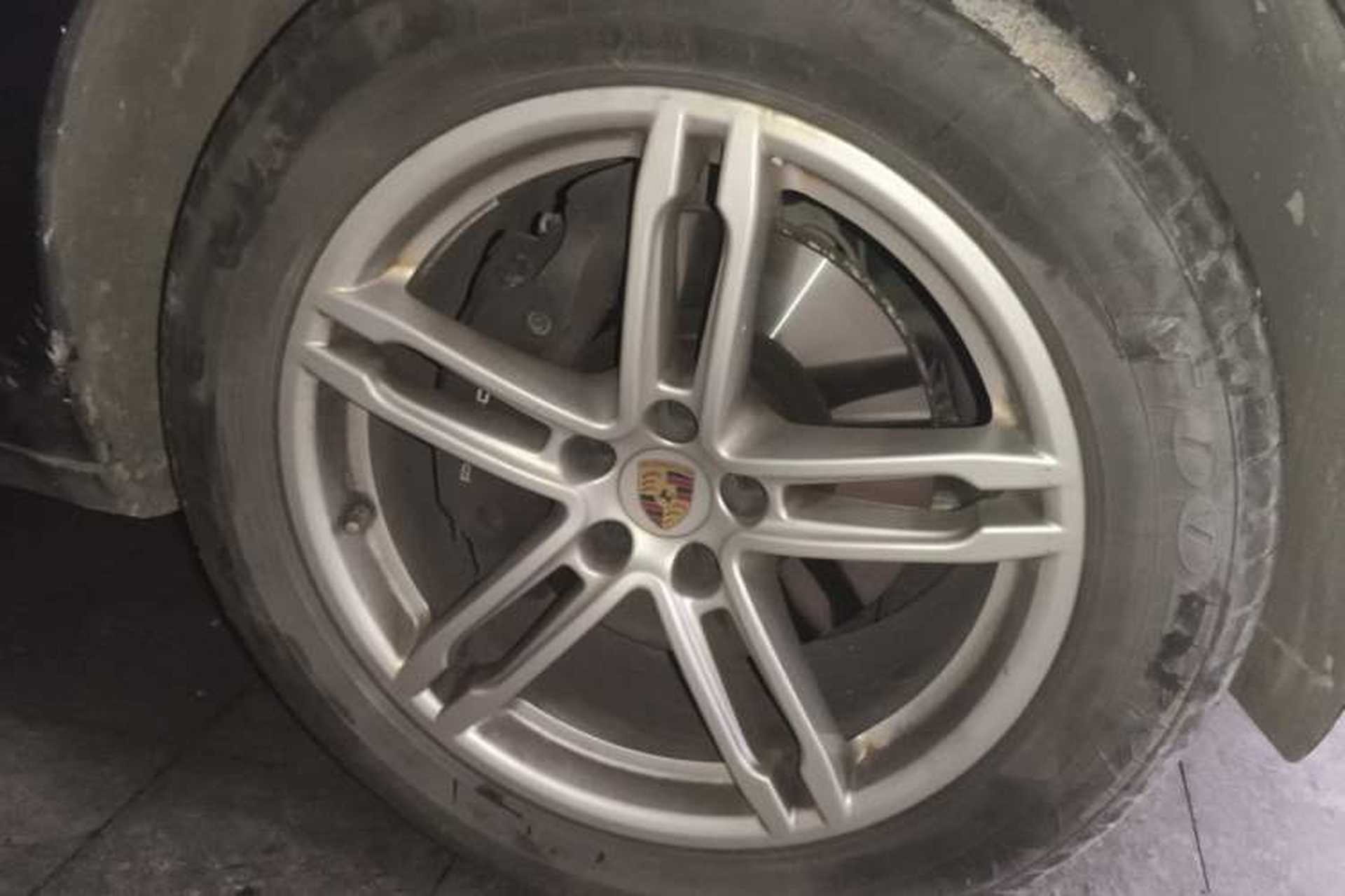 Used Porsche Macan 2023 Macan 2.0T Right Front Wheel Hub