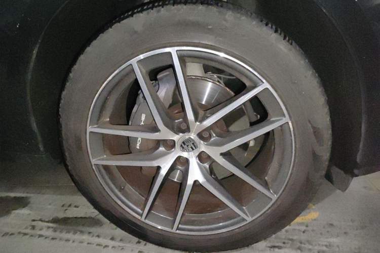 Used Porsche Macan 2023 Macan 2.0T Right Front Wheel Hub