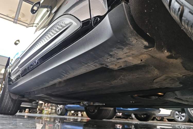 Used Porsche Macan 2023 Macan 2.0T Right Side Sill