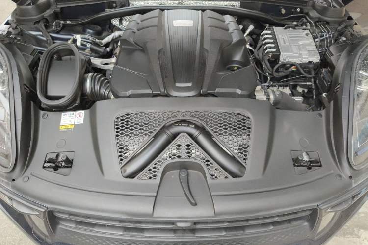 Used Porsche Macan 2023 Macan S 2.9T Engine Bay