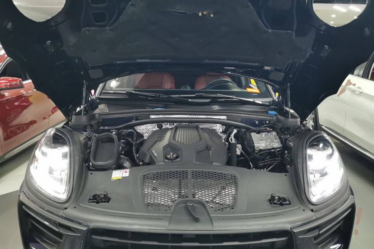 Used Porsche Macan 2023 Macan 2.0T Engine Bay