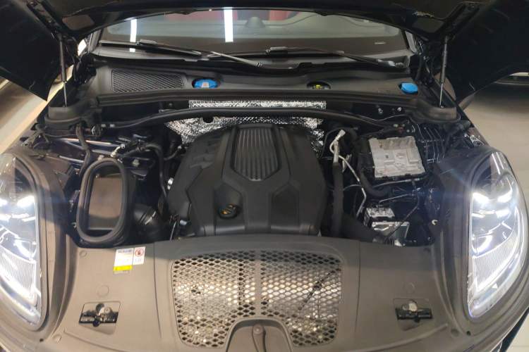 Used Porsche Macan 2023 Macan 2.0T Engine Bay
