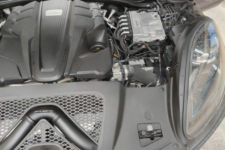 Used Porsche Macan 2023 Macan S 2.9T Engine Bay Left