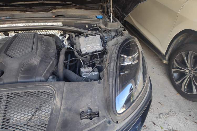 Used Porsche Macan 2023 Macan 2.0T Engine Bay Left