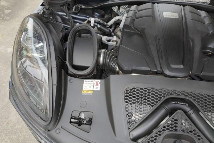 Used Porsche Macan 2023 Macan S 2.9T Engine Bay Right