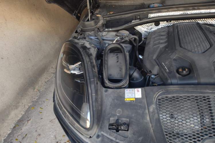 Used Porsche Macan 2023 Macan 2.0T Engine Bay Right
