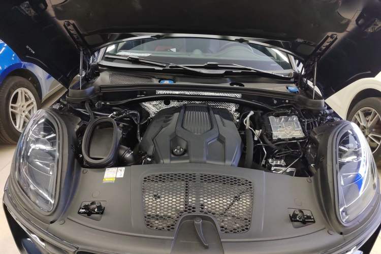 Used Porsche Macan 2023 Macan 2.0T Engine Bay