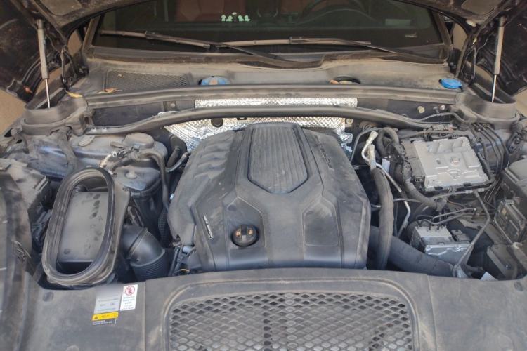 Used Porsche Macan 2023 Macan 2.0T Engine Bay