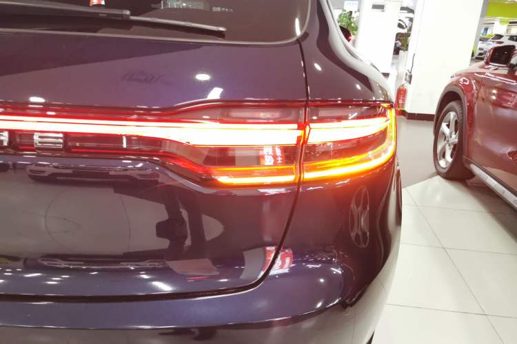 Used Porsche Macan 2023 Macan 2.0T Exterior 6