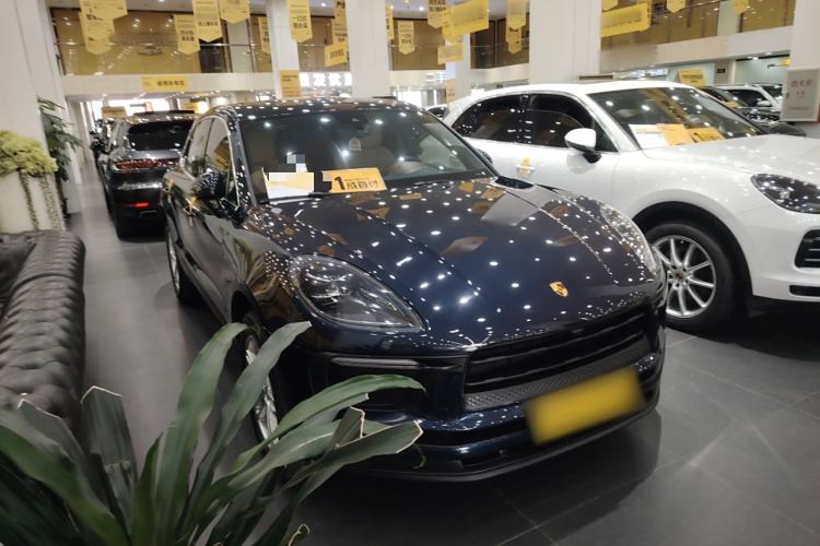 Used Porsche Macan 2023 Macan 2.0T Front Right 45 Deg
