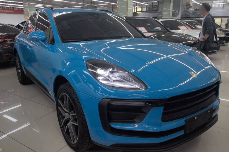 Used Porsche Macan 2023 Macan T 2.0T Front Right 45 Deg