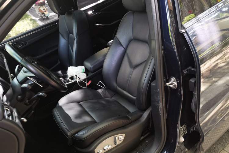 Used Porsche Macan 2023 Macan 2.0T Left Front Seat