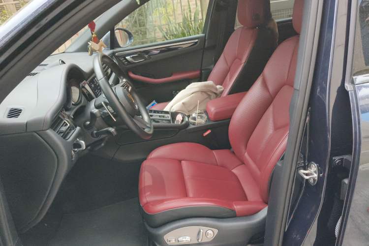Used Porsche Macan 2023 Macan S 2.9T Left Front Seat