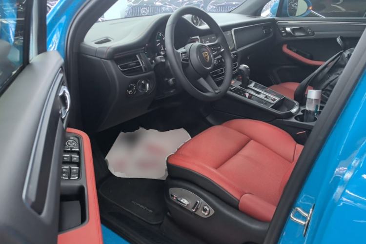 Used Porsche Macan 2023 Macan T 2.0T Left Front Seat