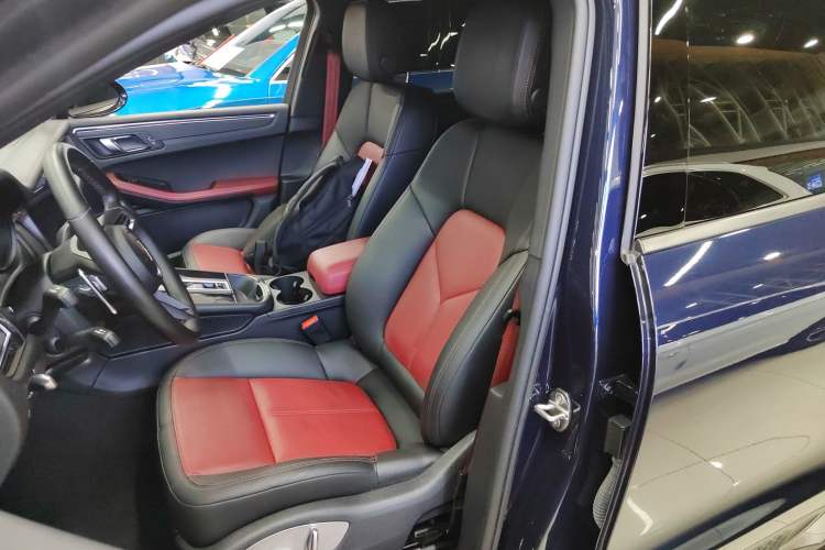 Used Porsche Macan 2023 Macan 2.0T Left Front Seat