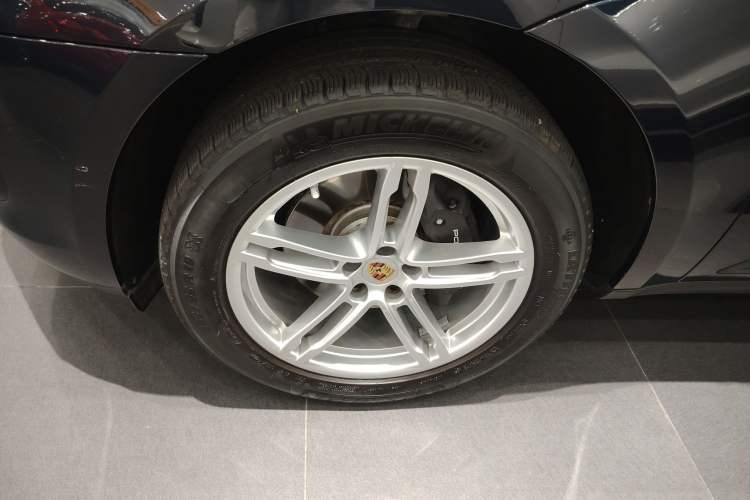 Used Porsche Macan 2023 Macan 2.0T Left Front Wheel Hub