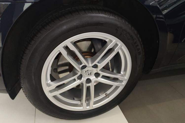 Used Porsche Macan 2023 Macan 2.0T Left Front Wheel Hub