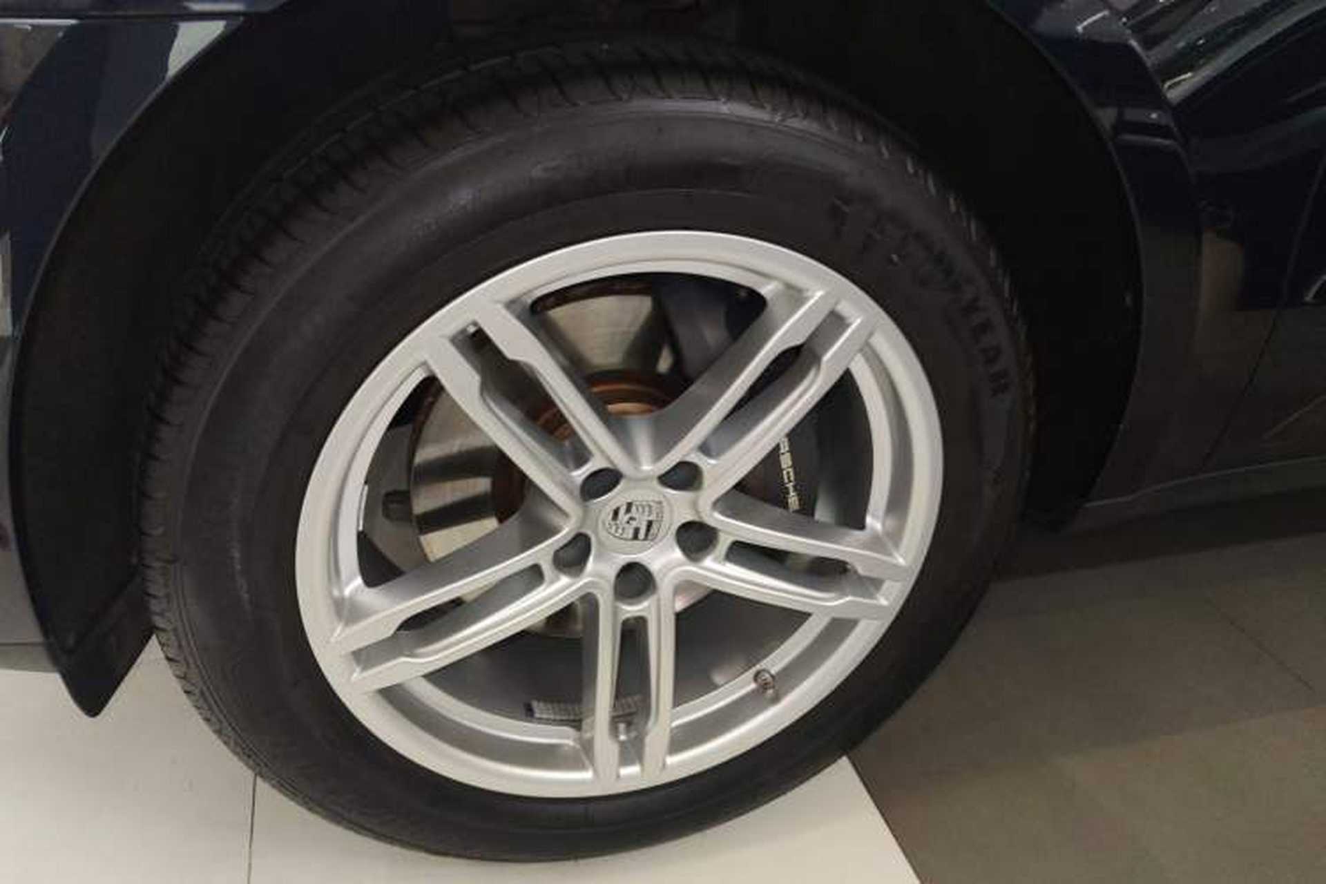 Used Porsche Macan 2023 Macan 2.0T Left Front Wheel Hub