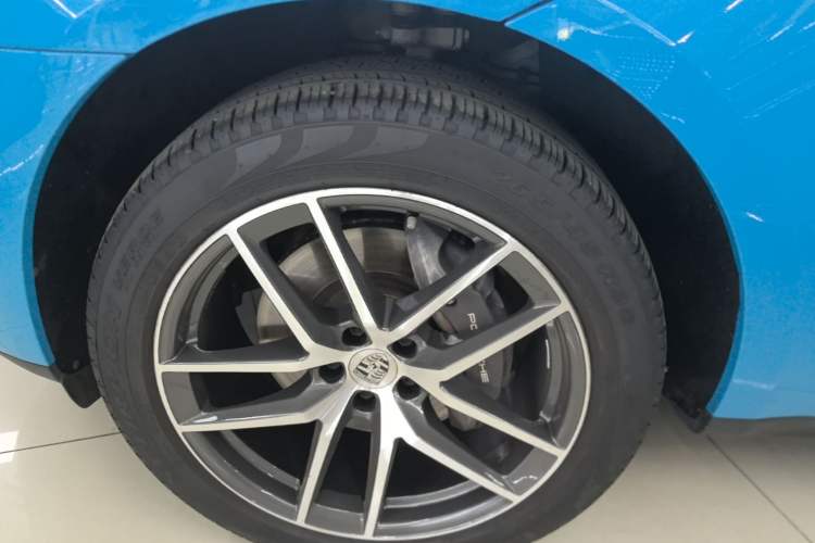 Used Porsche Macan 2023 Macan T 2.0T Left Front Wheel Hub