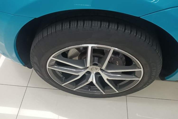 Used Porsche Macan 2023 Macan T 2.0T Left Front Wheel Hub
