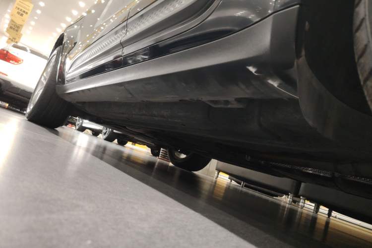 Used Porsche Macan 2023 Macan 2.0T Left Side Sill