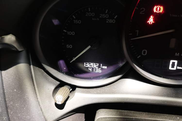 Used Porsche Macan 2023 Macan 2.0T Odometer Close Up