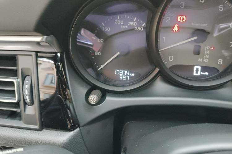 Used Porsche Macan 2023 Macan S 2.9T Odometer Close Up