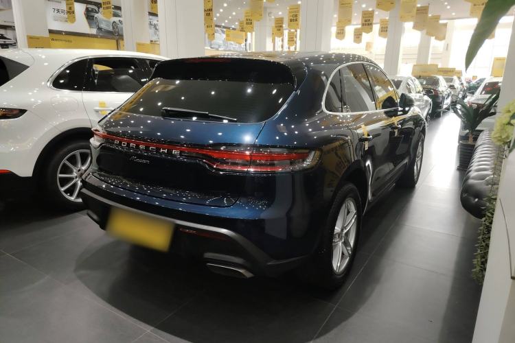 Used Porsche Macan 2023 Macan 2.0T Rear Right 45 Deg