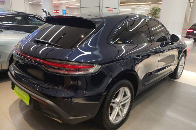 Used Porsche Macan 2023 Macan 2.0T Rear Right 45 Deg