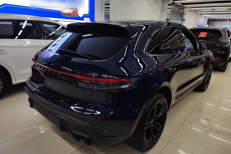 Used Porsche Macan 2023 Macan 2.0T Rear Right 45 Deg