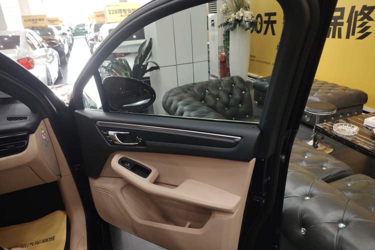 Used Porsche Macan 2023 Macan 2.0T Right Front Door Interior