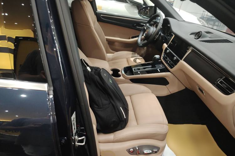 Used Porsche Macan 2023 Macan 2.0T Right Front Seat