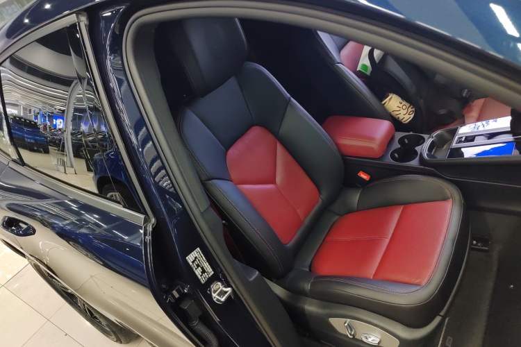 Used Porsche Macan 2023 Macan 2.0T Right Front Seat
