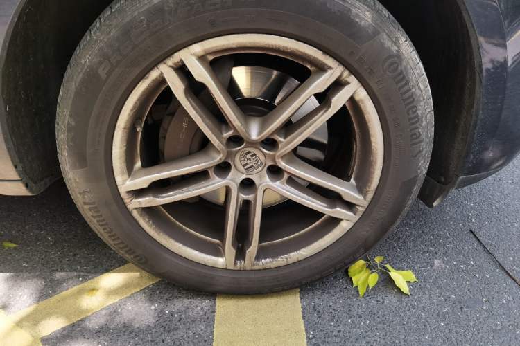 Used Porsche Macan 2023 Macan 2.0T Right Front Wheel Hub